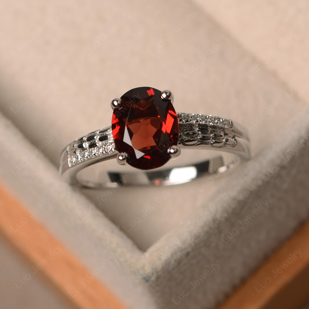 Vintage Style Oval Cut Garnet Ring | LUO