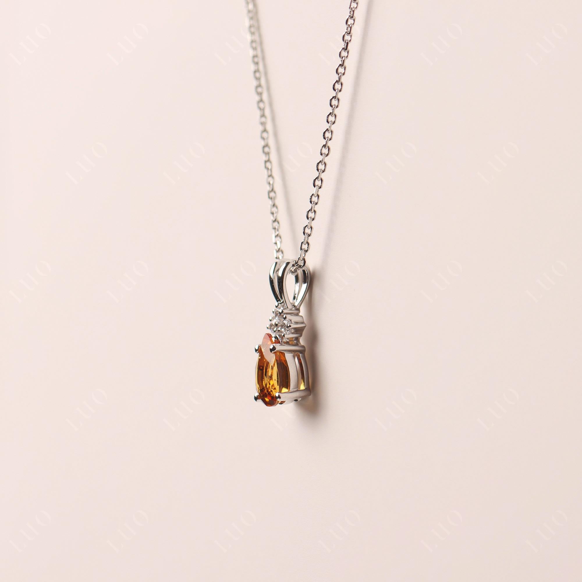 Collier citrine en forme de poire