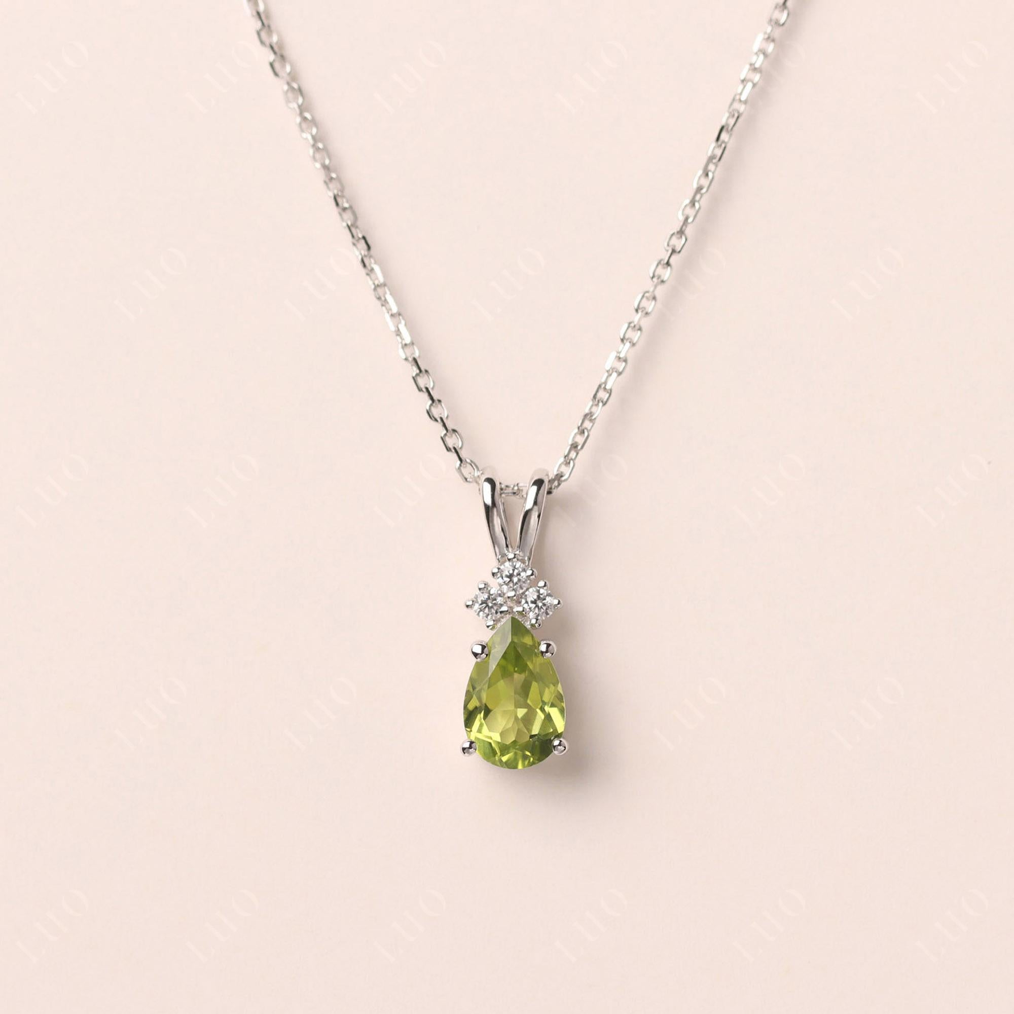 Collier Péridot en forme de poire