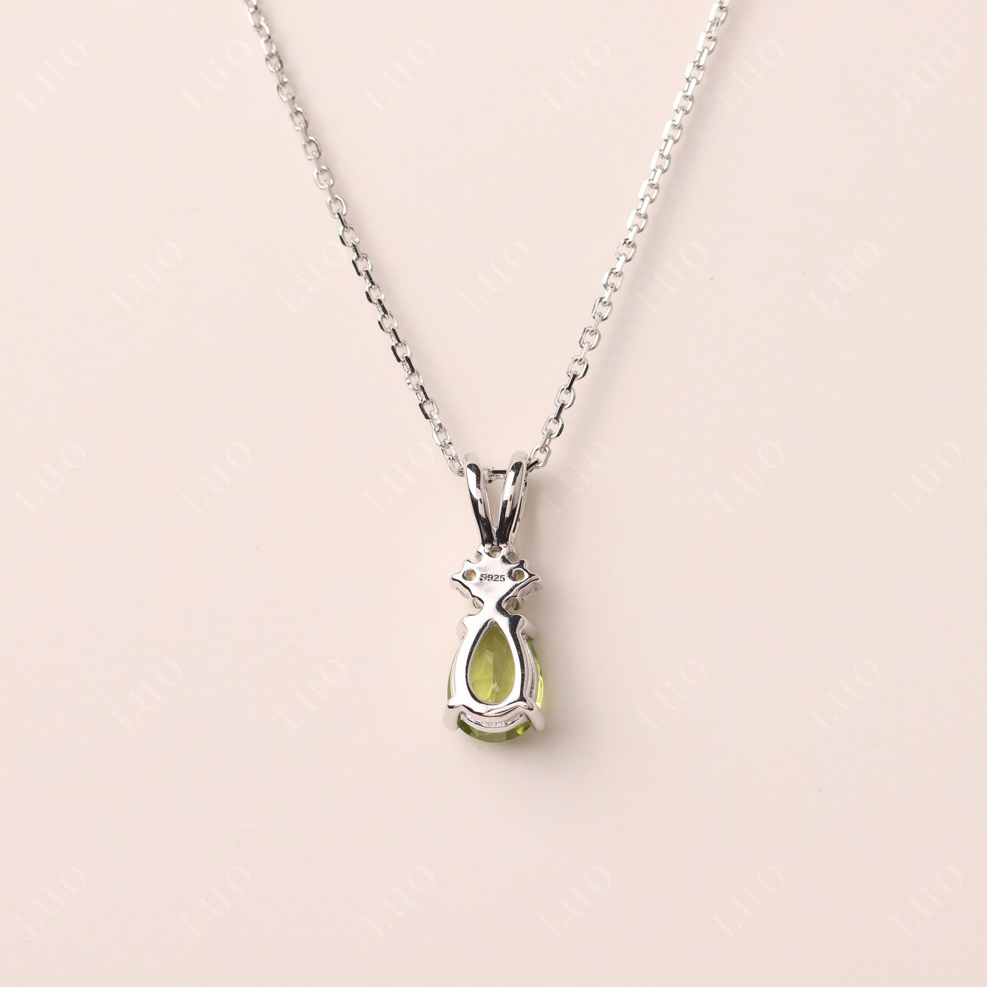 Collier Péridot en forme de poire