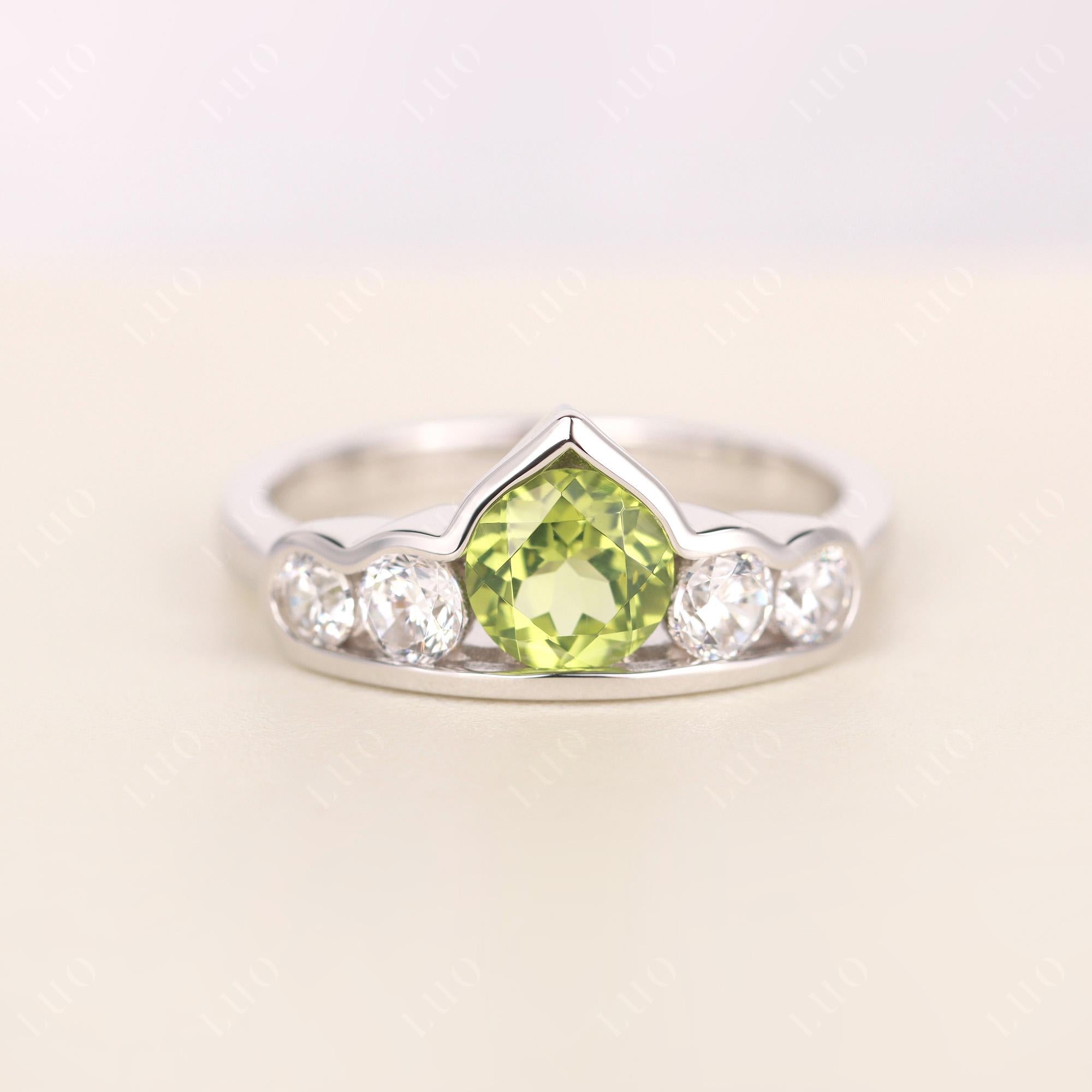 Vintage Peridot Cluster Ring Yellow Gold - LUO Jewelry