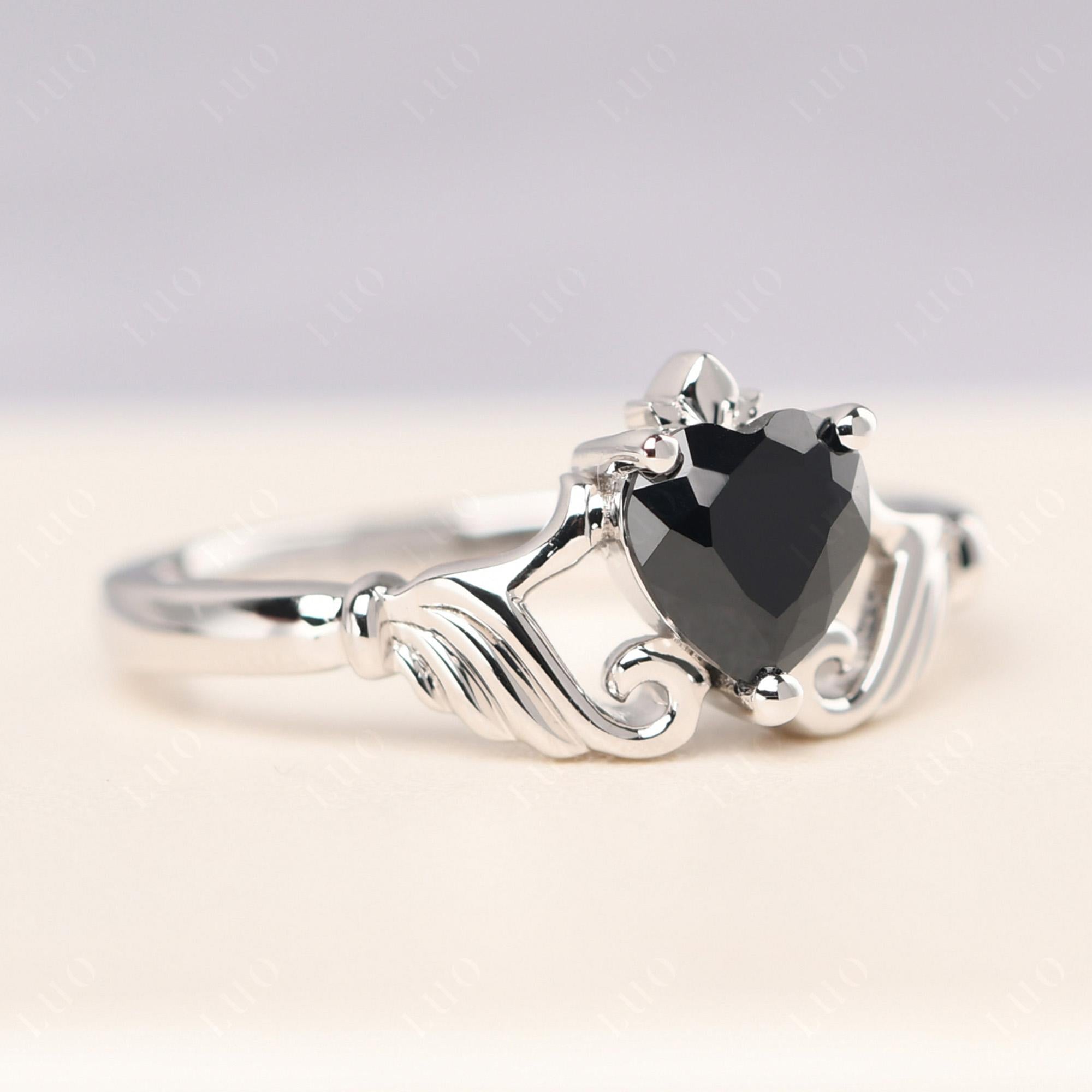 Black Spinel Women's Claddagh Ring - LUO Jewelry 