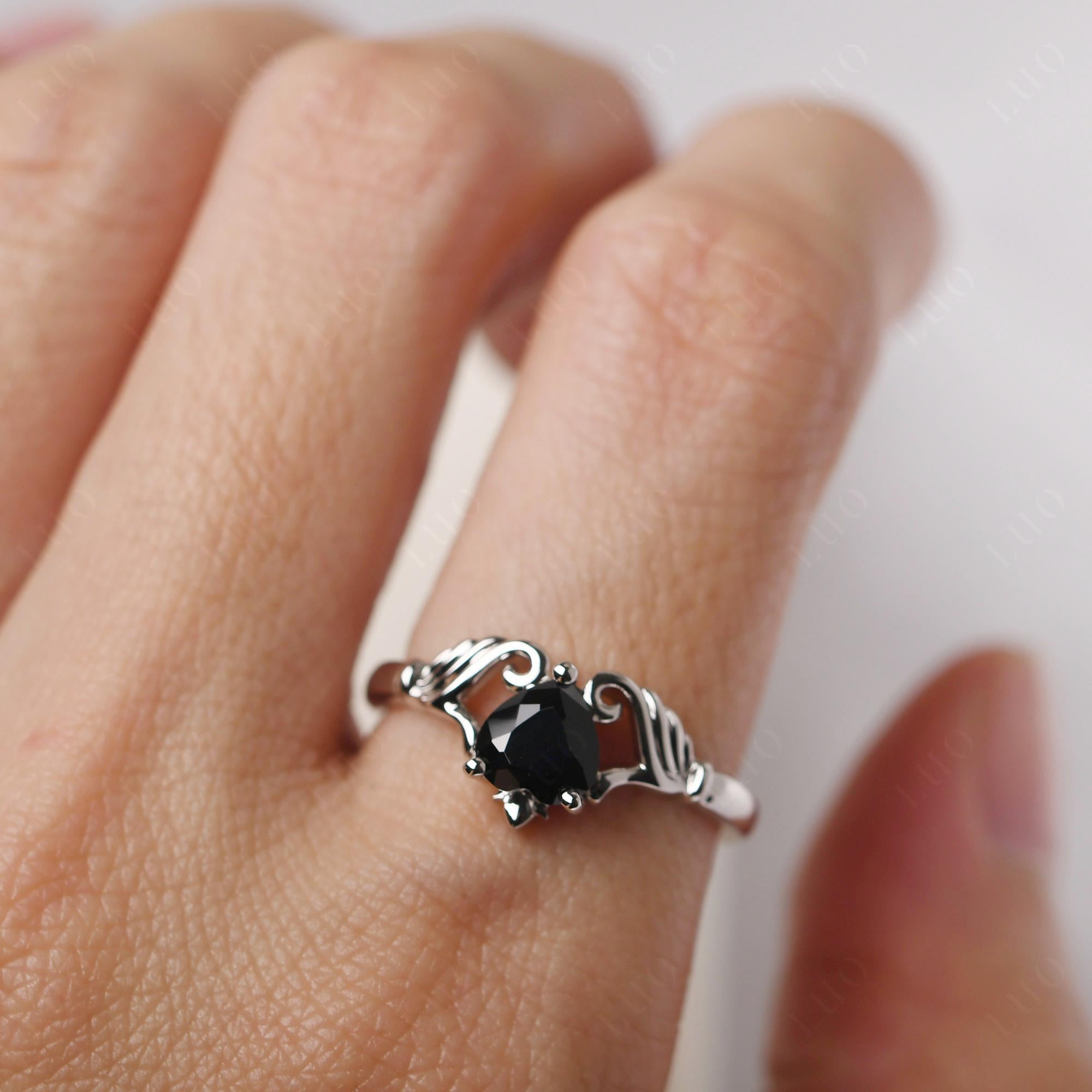 Black Spinel Women's Claddagh Ring - LUO Jewelry 