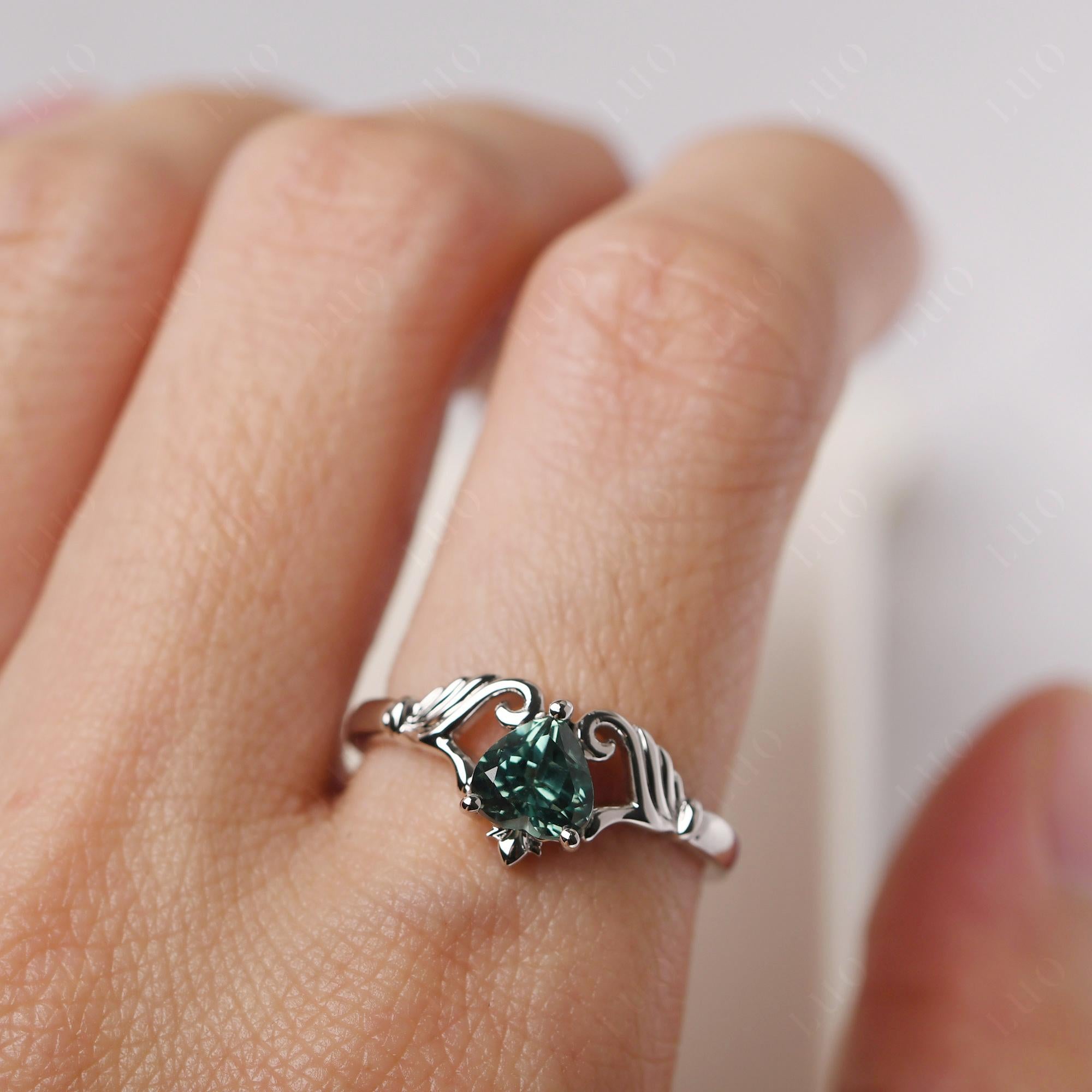 Green Sapphire Women's Claddagh Ring - LUO Jewelry 